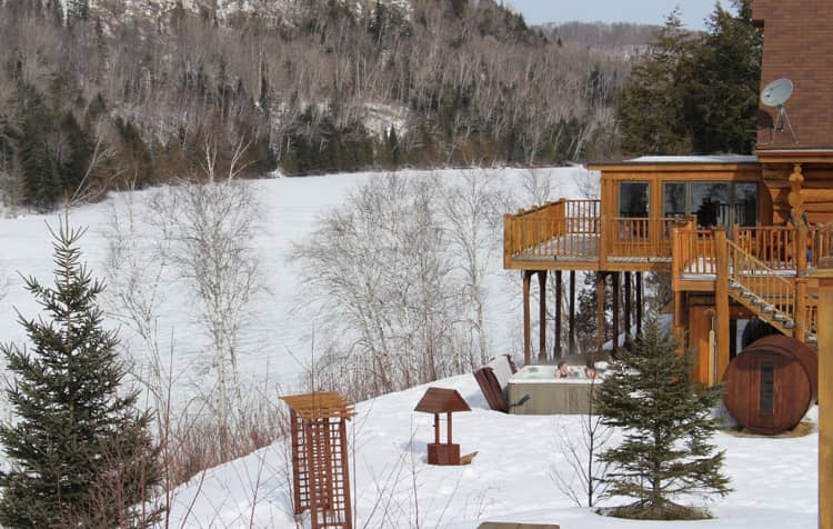 Auberge en bois rond - Le Spa extérieur