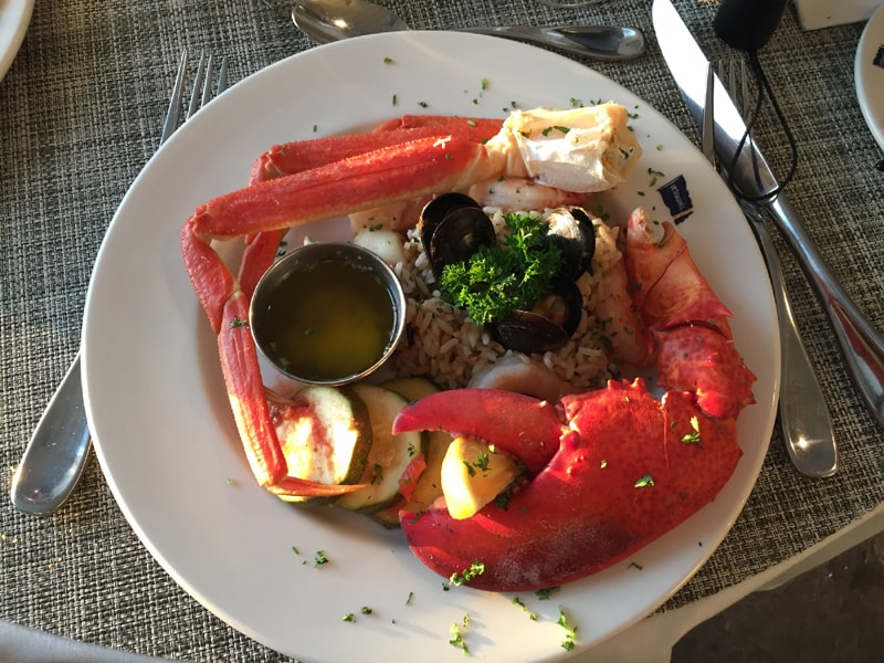 Repas à bord du Bella Desgagnés