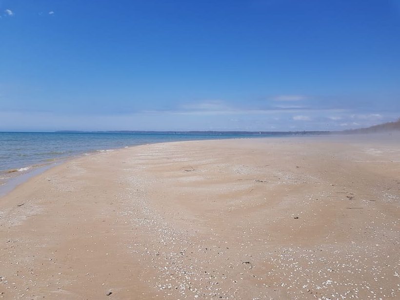 plage sable eau turquoise