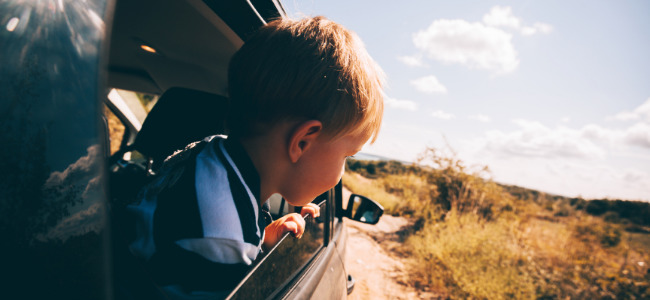 Enfant en voiture