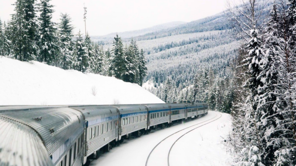 train hiver canada rocheuses