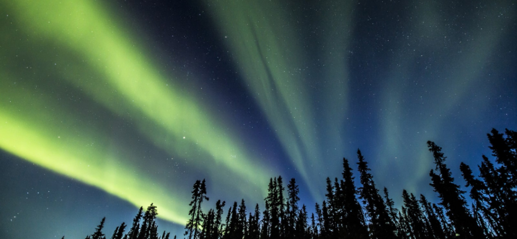 Aurores boréales Ouest canadien voyage hiver Canada